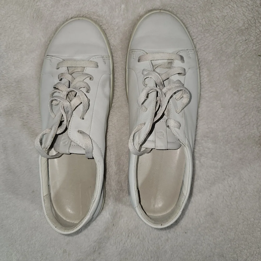 ECCO SOFT WHITE LEATHER SNEAKERS SIZS 10/10.5
